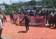 Massa Tuntut Kepastian Jabatan Kakanwil Kemenag Papua Barat