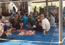 Suasana Pembagian Hewan Kurban di Masjid  Nurul Fatah Manokwari