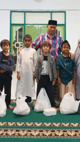 Berbagi Kebahagiaan kepada Muallaf dan Janda, Warga Kurang Mampu