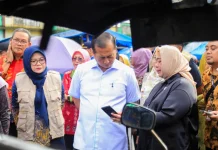 Blusukan di Pasar Gerung, Gubernur NTB Pastikan Harga Kebutuhan Pokok Terjangkau