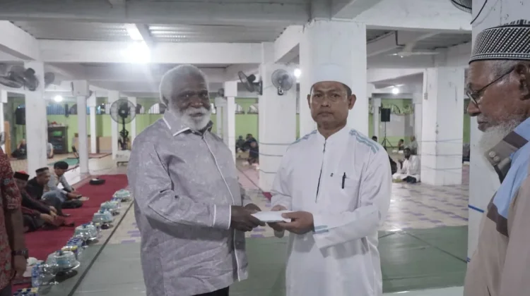 Wagub Paskalis Ajak Umat Muslim Asmat Berbagi Sedekah