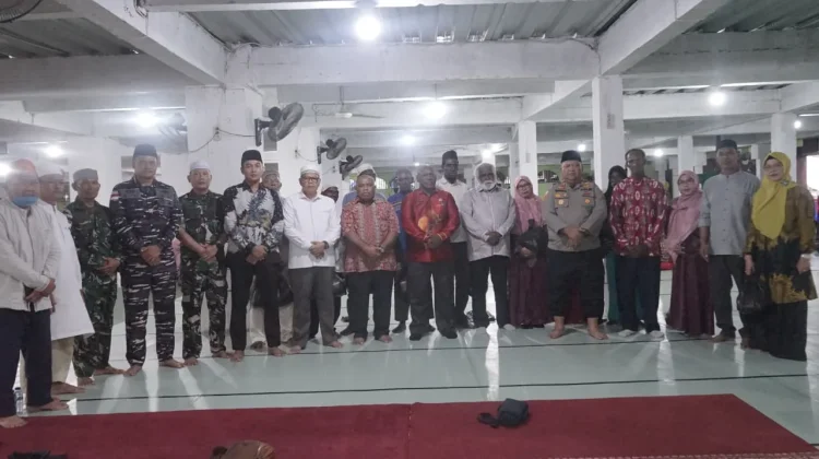 Wagub Paskalis Ajak Umat Muslim Asmat Berbagi Sedekah