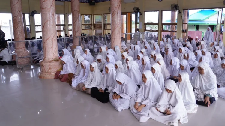 Wagub Paskalis Silahturahmi di Ponpes Al Munawaroh Merauke