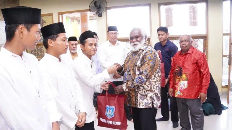 Wagub Paskalis Silahturahmi di Ponpes Al Munawaroh Merauke