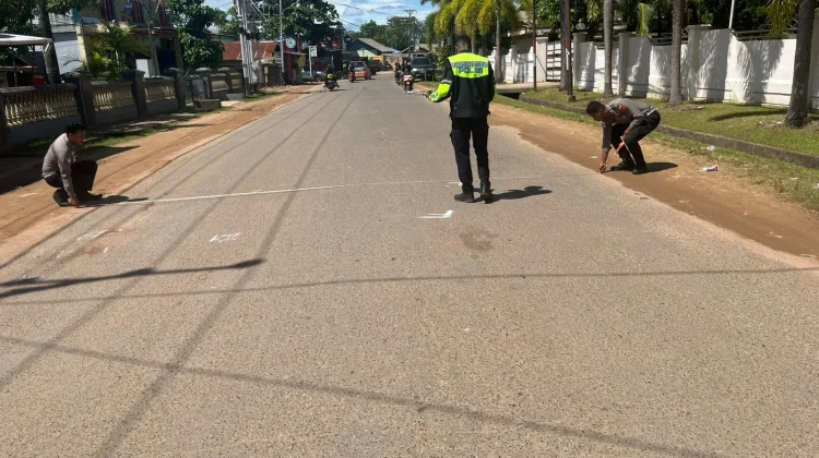 Polisi Olah TKP Kecelakaan, Korban Alami Luka Berat