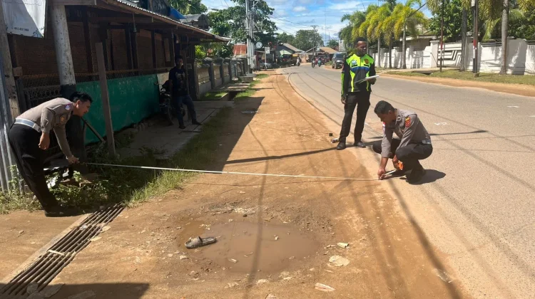 Polisi Olah TKP Kecelakaan, Korban Alami Luka Berat