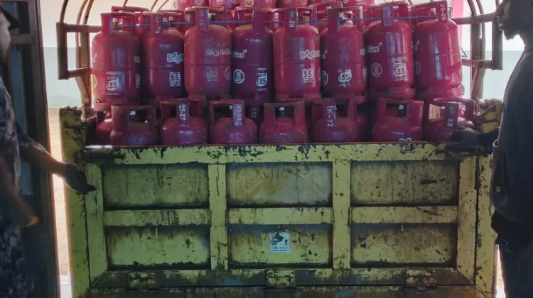 Pertamina Salurkan Seribu Tiga Hundred LPG