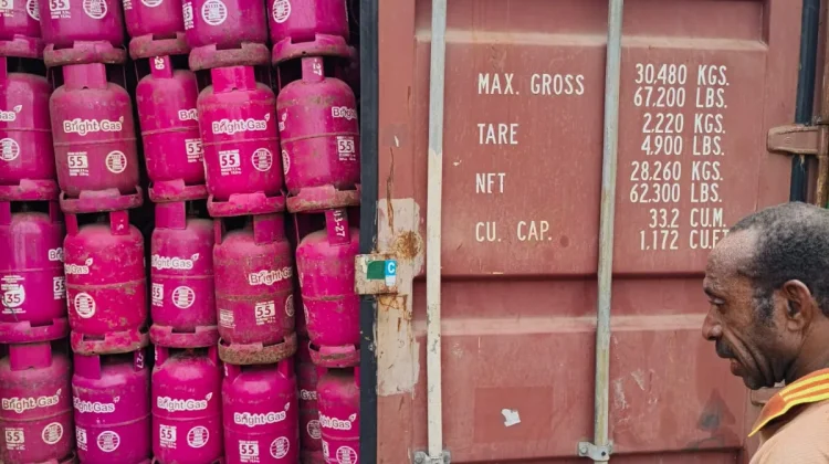 Pertamina Salurkan Seribu Tiga Hundred LPG