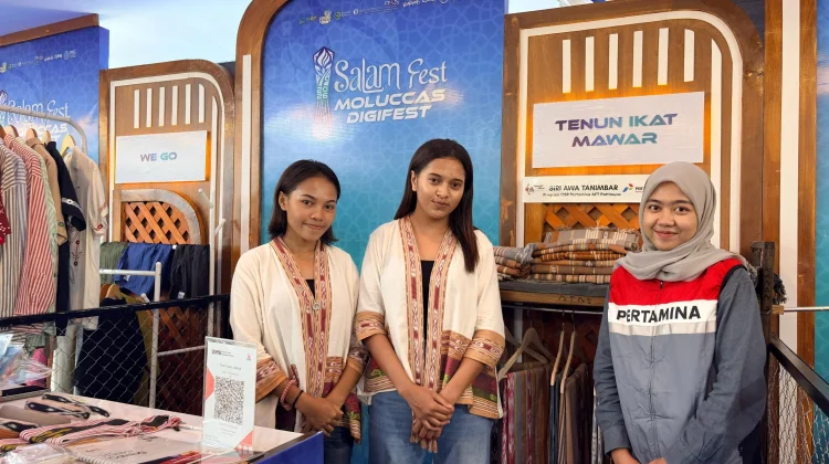 Tenun Ikat Mawar Curi Perhatian di Ambon