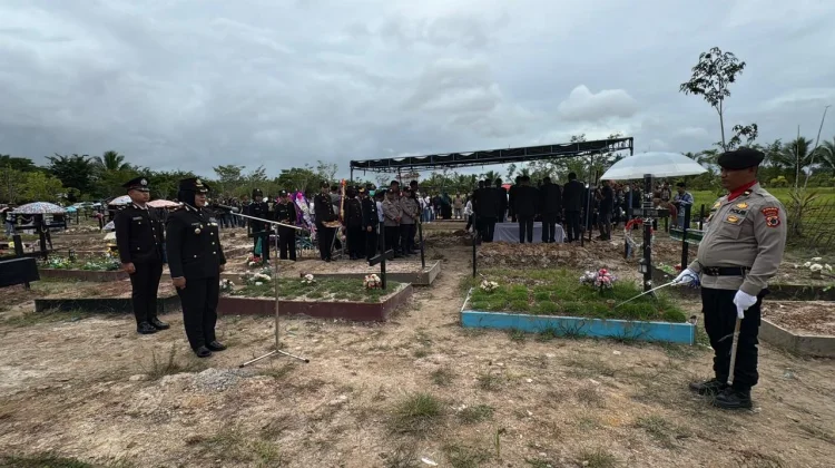 Polres Merauke Beri Penghormatan Terakhir untuk Purnawirawan