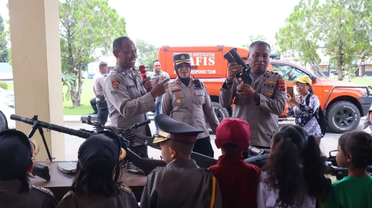 Polres Merauke Kenalkan Alutsista ke Anak TK