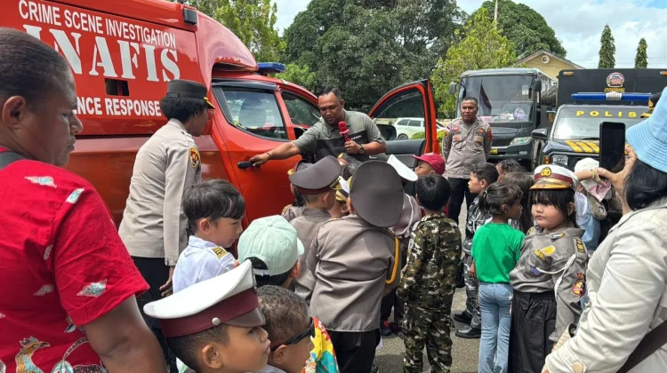 Polres Merauke Kenalkan Alutsista ke Anak TK