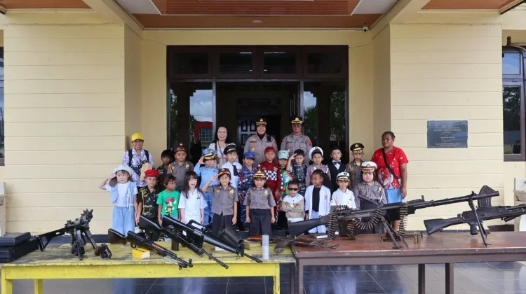 Polres Merauke Kenalkan Alutsista ke Anak TK