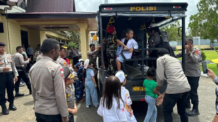 Polres Merauke Kenalkan Alutsista ke Anak TK
