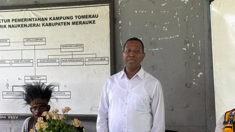 Gubernur Apolo Safanpo Tinjau Jembatan Rubuh di Tomerau
