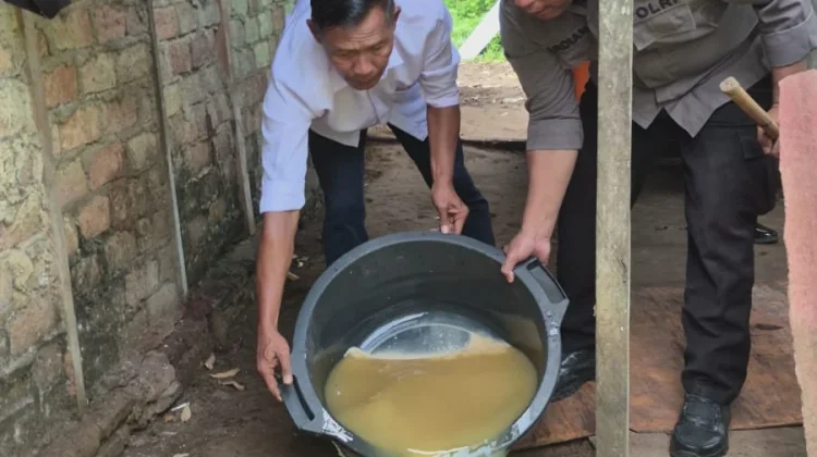 Polisi Gerebek Rumah Produksi Sopi