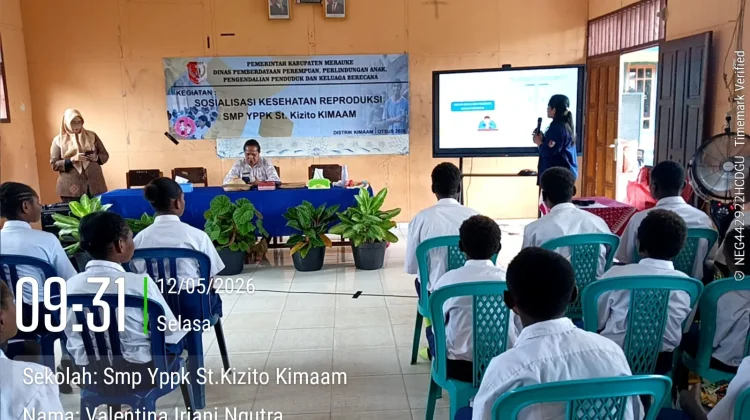 Sosialisasi Kespro di SMP YPPK St. Kizito Kimaam