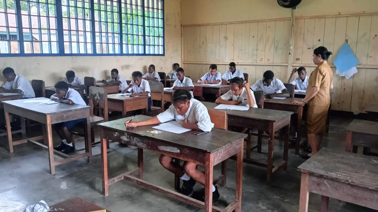 Ujian Akhir Sekolah di SMP YPPK St.Kizito Kimaam