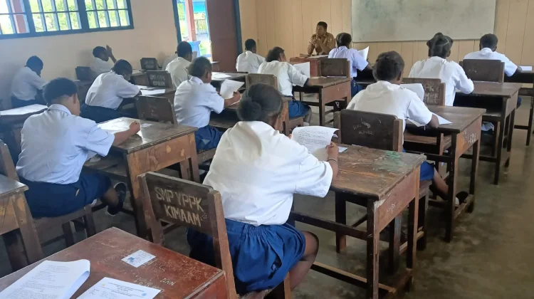 Ujian Akhir Sekolah di SMP YPPK St.Kizito Kimaam