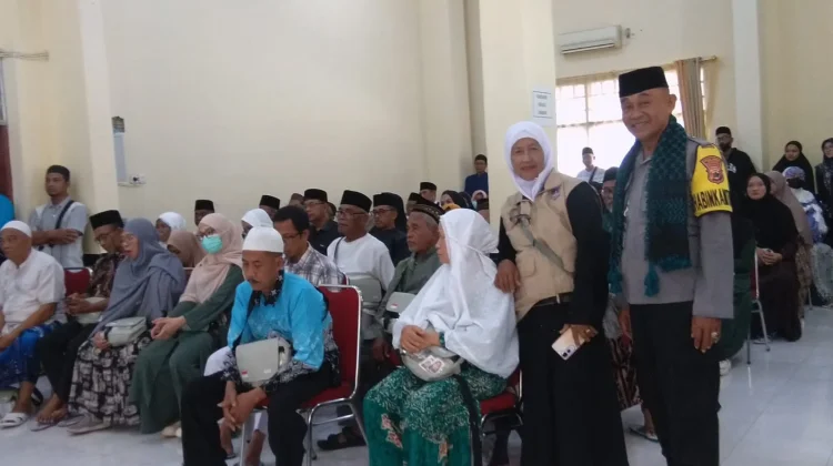 Bhabinkamtibmas Kawal Jamaah Haji Merauke