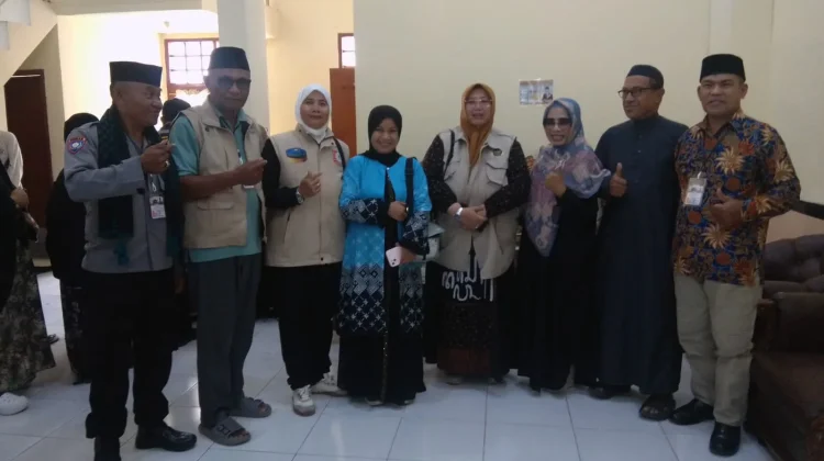 Bhabinkamtibmas Kawal Jamaah Haji Merauke