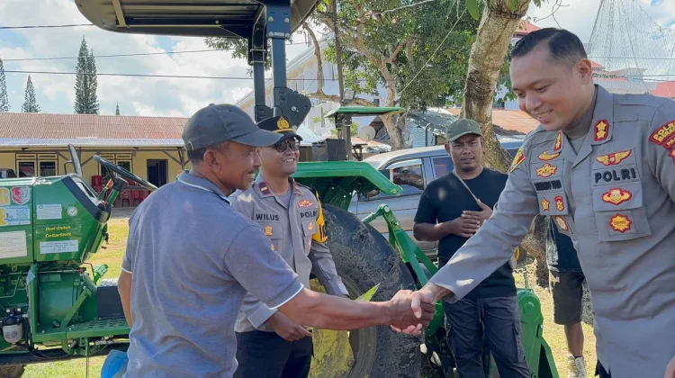 Polres Merauke Serahkan Bantuan Alsintan