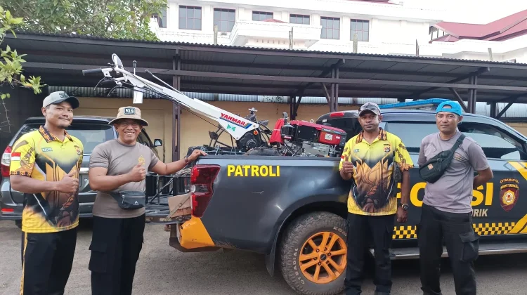 Kapolsek Kurik Berterima Kasih usai Terima Hand Traktor