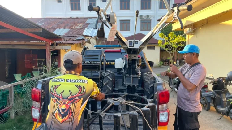Kapolsek Kurik Berterima Kasih usai Terima Hand Traktor
