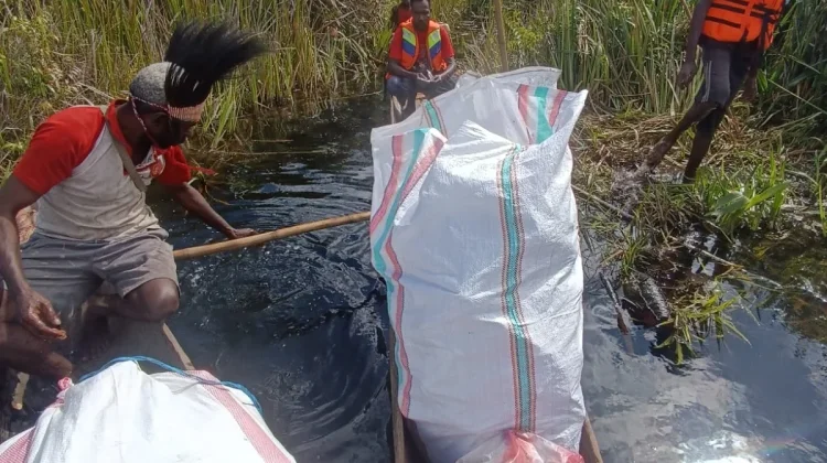 Pembersihan Sampah Digelar di Rawa Biru