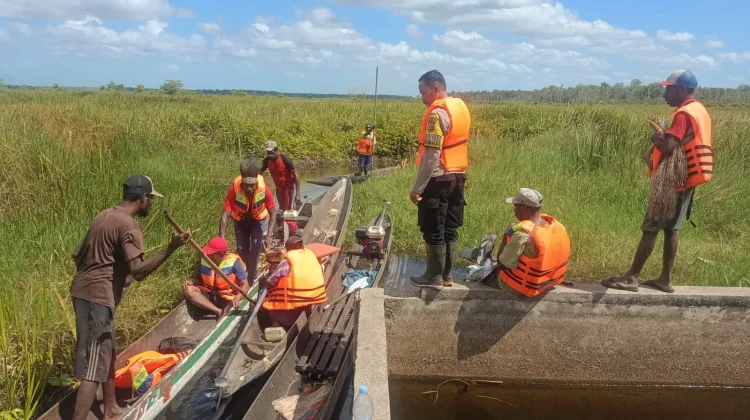 Pembersihan Sampah Digelar di Rawa Biru