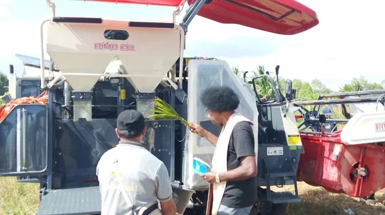 Pastor Pius Manu Projo Berkati Kombayen Baru.
