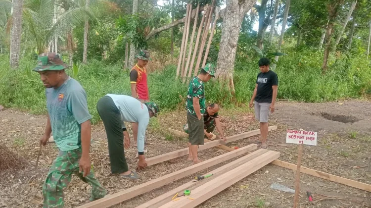 Personel Satgas Tmmd Ke-129 Kebut Pembangunan MCK di Kampung Wanam