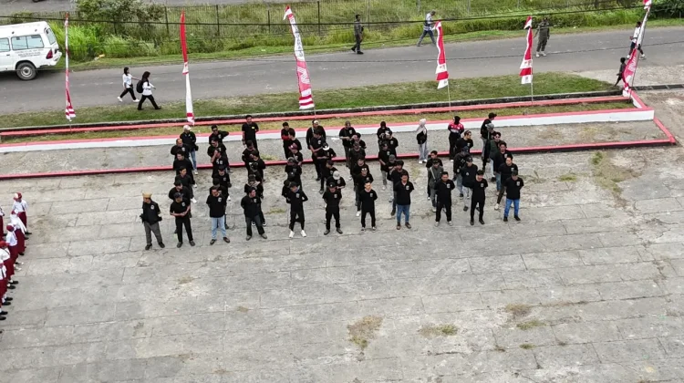 Paguyuban Otomotif Papua Selatan Bentangkan Bendera Raksasa di Hari Kemerdekaan