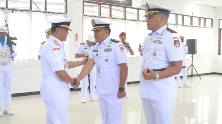 Komandan Kodaeral XI Pimpin Upacara Serah Terima Jabatan Komandan Lanal Timika