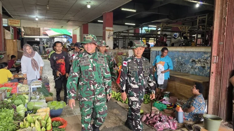 TNI-Polri Gelar Karya Bakti di Pasar Wamanggu jelang HUT TNI ke-81