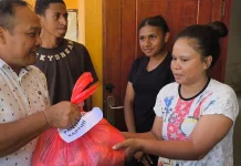 Polres Merauke Bagikan Daging Kurban