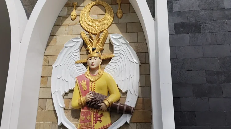 Kekhasan Arsitektur Gereja Paroki Hati Kudus Yesus Telda
