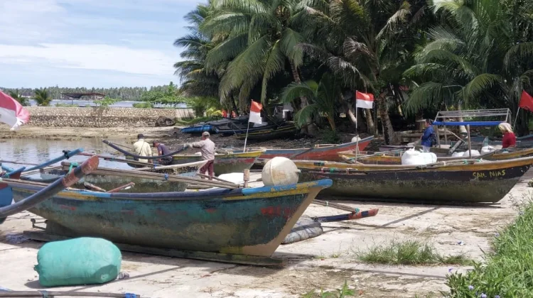 Aktivitas Nelayan di Desa Sondregeasi, Nias Selatan