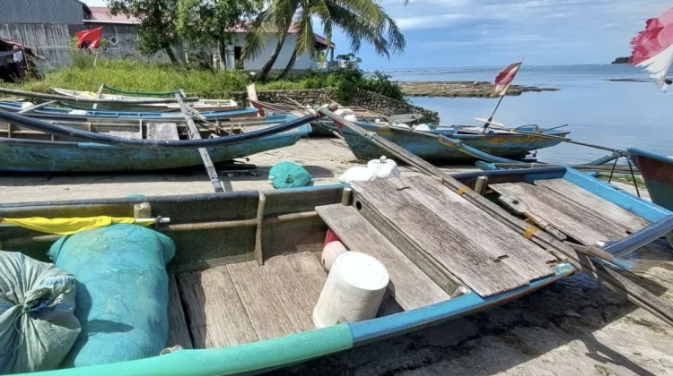 Aktivitas Nelayan di Desa Sondregeasi, Nias Selatan