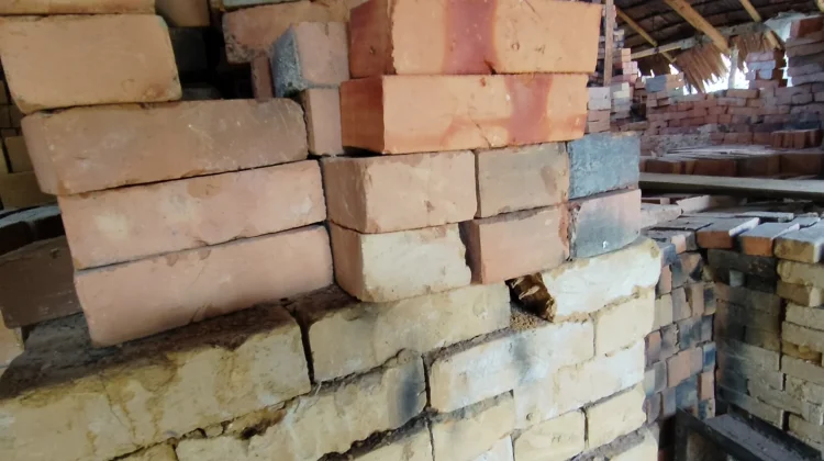 Begini Proses Pembuatan Batu Bata
