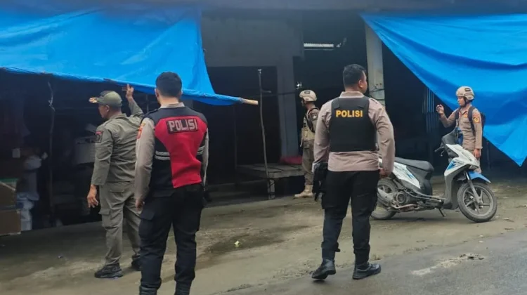 Polres Nias Selatan Amankan Relokasi Pedagang di Amandraya