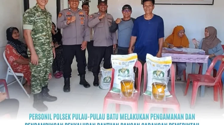 Polisi Kawal Penyaluran Bantuan Pangan di Pulau-Pulau Batu