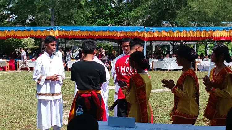Komuni Bagi Siswa SMA Swasta Katolik Bintang Laut Telukdalam