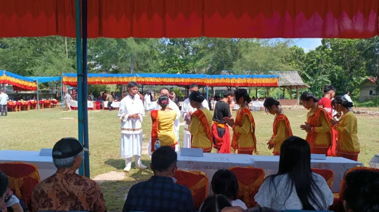Komuni Bagi Siswa SMA Swasta Katolik Bintang Laut Telukdalam