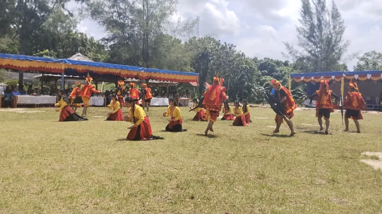 Penampilan Atraksi Hiburan di Pesta Perak SMA Bintang Laut Telda