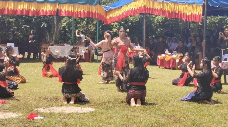 Penampilan Atraksi Hiburan di Pesta Perak SMA Bintang Laut Telda