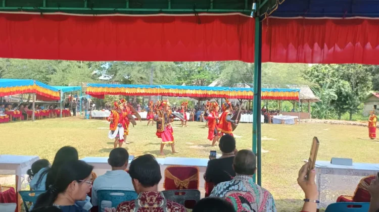 Tari Perang Hiasi Pesta Perak SMAS Katolik Bintang Laut Telukdalam