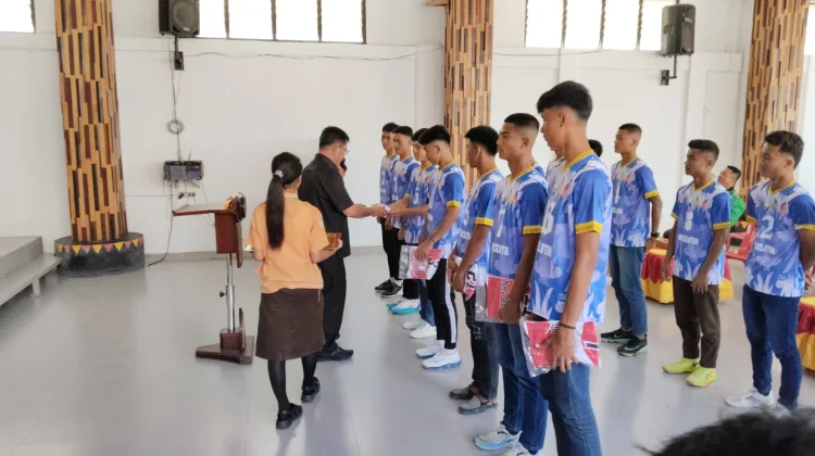 Momen Pelepasan Tim Voli Pelajar Putra Nias Selatan Bertanding di Raja Inal Cup III