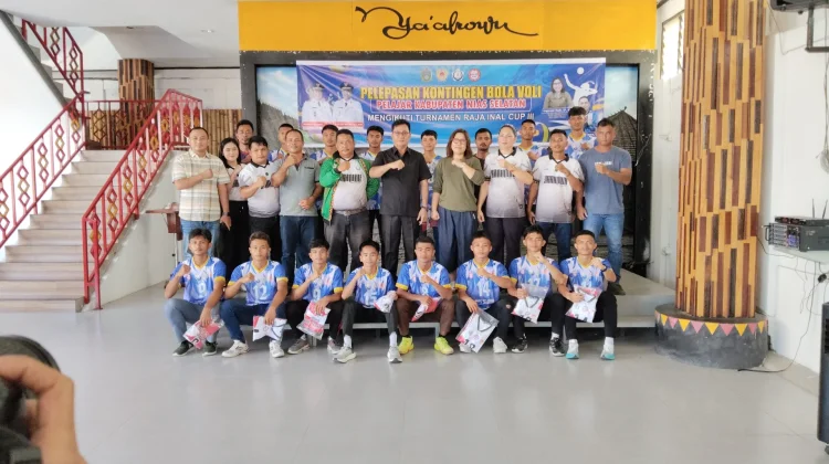 Momen Pelepasan Tim Voli Pelajar Putra Nias Selatan Bertanding di Raja Inal Cup III