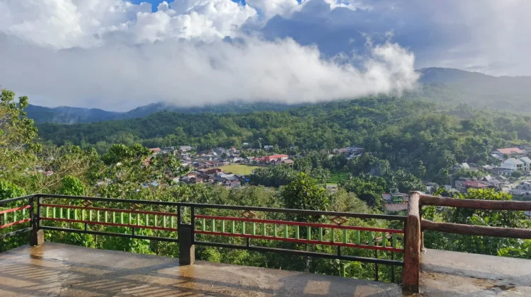 Pemandangan di Puncak Gomo